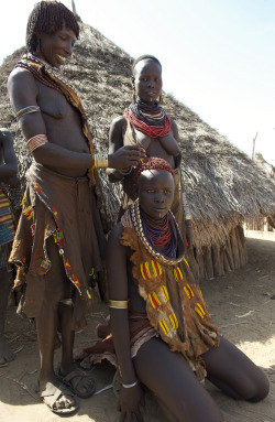 Ethiopian Karo girls, by Georges Courreges.