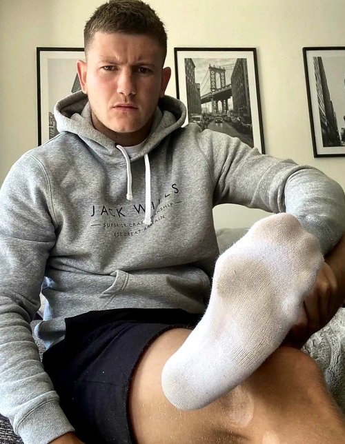 socksandskins:https://socksandskins.tumblr.com/