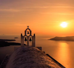 travelingcolors:  Sunset in Santorini | Greece (by J. Claude