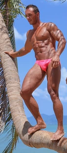 naturiste47:  speedofan98:  www.speedofan98.tumblr.com   Hummmmmmm