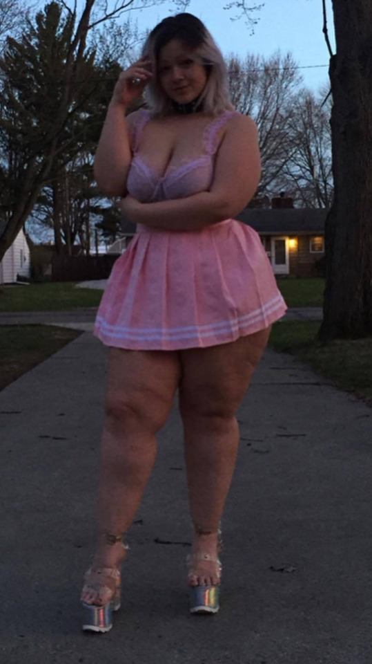 erronblack-tom:I love your huge legs 