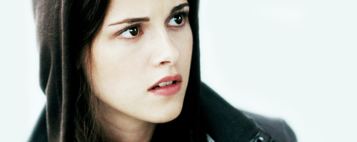 twilightsagadaily:  “She has a right to know. She’s the one the red hair wants.” “Victoria? Alice’s vision.”    Kristen Stewart as Bella Swan in “The twilight saga: Eclipse” (2010)