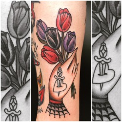 electrictattoos:  sellyourseconds:  Tulips on my friend Debbie.