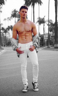 sixpackde:  https://www.tumblr.com/blog/sixpackde