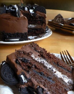 thecakebar:  Chocolate Oreo Cake 