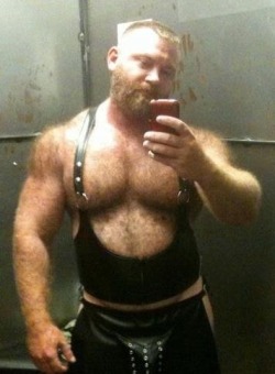 thebigbearcave:  You better WERK that locker room! I don’t