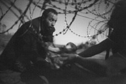 Warren Richardson’s image of a refugee passing a baby through