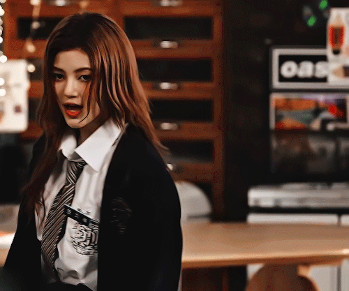 kimlipz:  DANIELLE‘Ditto’ & ‘OMG’ Performance Video