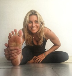 adri86ml:  FEDERICA FONTANAShe often show her feet on Instagram