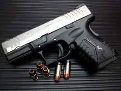gunsknivesgear:  Springfield XD. A compact .45 caliber pistol.