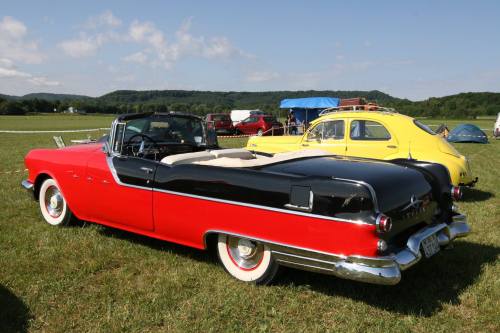 frenchcurious:Pontiac Star Chief Convertible 1955. - source 40