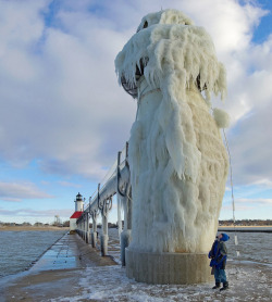 likeafieldmouse:  Tom Gill - Frozen Lighthouses on Lake Michigan