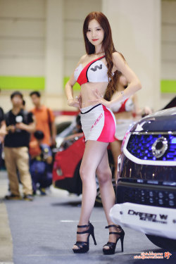 koreangirlshd:  Racing model Han Min Young at Seoul Auto Salon