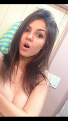 000bleh:  free-celebrity-porn:  Victoria Justice Leaked Nude