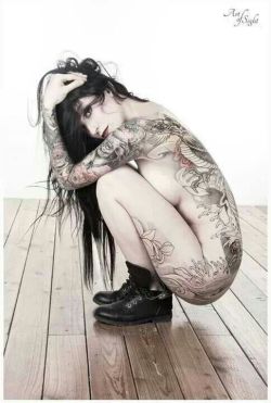 inkedgirlart:  Like this image to show the love for tattood girls