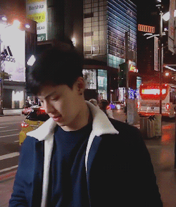 sh0wnu:did he have to look this good just to play a scratch card