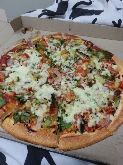 veganpizzafuckyeah:  I ordered a veggie pizza then added my own