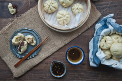 valscrapbook:  http://tworedbowls.com/     steamed buns