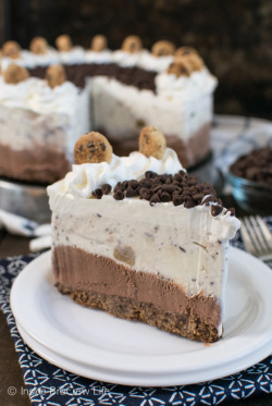 foodsforus:    Chocolate Chip Cookie Dough Ice Cream Cake   