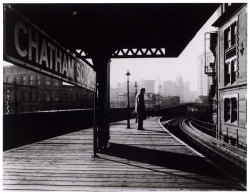 elisebrown:  Chatham Square Platform, New York City c. 1939 Arnold