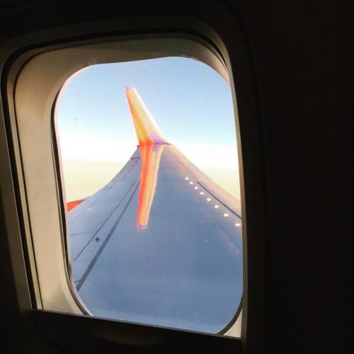 <p>Obligatory airplane wing shot. The only thing different about this picture is that right under this particular window, sat Trace Adkins. I’m headed to Weiser, my friends. #traceadkinsnotpictured #weiser #fiddle #southwest #everynashvilleflighthasacelebrity  (at Nashville Airport - Southwest Terminal)</p>