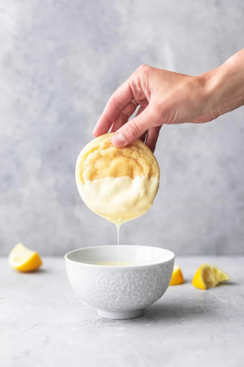 sweetoothgirl:  Snow-Capped Lemon Cookies  