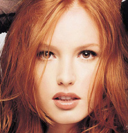 soypiroman:  My lord she’s pretty.  Alicia Witt.