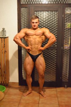 musclestud:  izomjock:  JAN TUREK  AWESOME SHAPE, NEEDS WORK