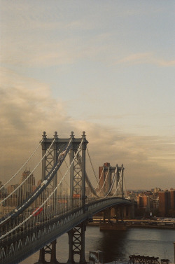 travelingcolors:  Manhattan Bridge | New York (by Atisha Paulson)