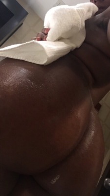 nasty-nympho:  nastyynova:  all clean for you daddy, come make