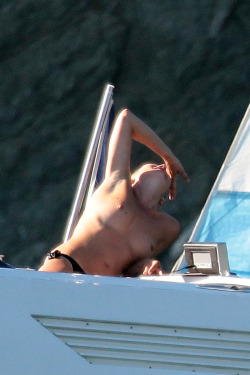 toplessbeachcelebs:  Kate Moss (Model) topless on a yacht in