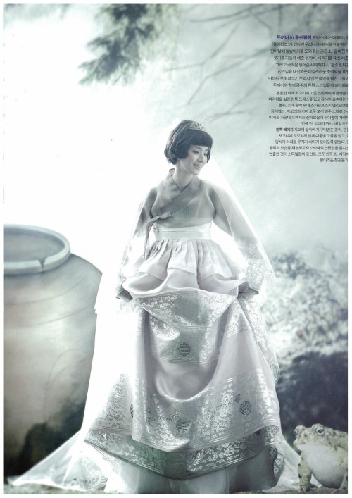 fairytalemood:  “Cleaning Fairy in Tale” photographed by Kim Bo Ha for My Wedding (February 2011) 