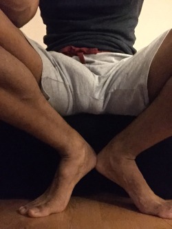 9xdilf:  mixedadonis:  Big feet, big…  …ball bag?    Follow