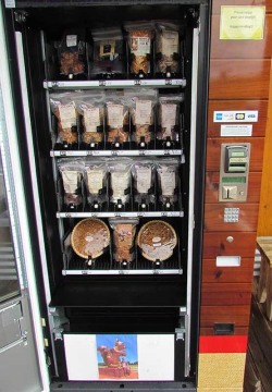 atlasobscura:  This vending machine in Texas is restocked daily