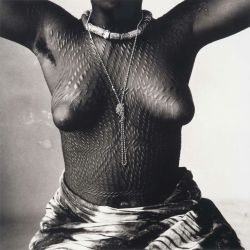misswallflower:  Scarred Dahomey girl by   Irving Penn, 1967