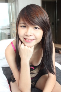 iam17boyinsg:  Alicia Low.   Stay at woodland. She is 17 in 2015.