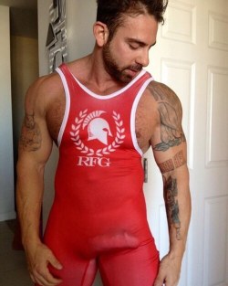 wrestle-me:  #gayhot #gaymuscle #gay #gayguy #male #singlet #pecs