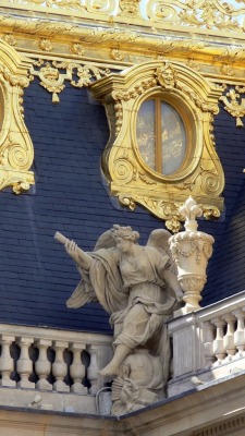 audreylovesparis:  Detail of roof of Versailles Palace