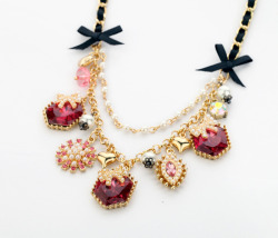 tbdresslove:  impressive pink flowers necklace==> hereSelected