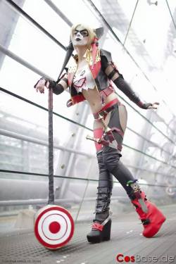 cosplayandgeekstuff:  Nicii Cosplay (Germany) as Harley Quinn.Photos I and II by: Cosbase Photo III by:  WidowFX Photography 