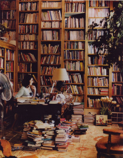 coolchicstylepensiero:Nigella Lawson’s Private Library