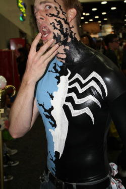 bigbadblackooze:  comicsncoolshit:  Eddie Brock venom transformation Cosplay  Can someone say, f*cking awesome!!! 