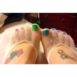 ifeetfetish:  💛💙💜💚❤️ #beautifultoes #toes #perfecttoes
