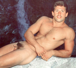 topguydave:  He looks very relaxed. Good to see a small-dicked