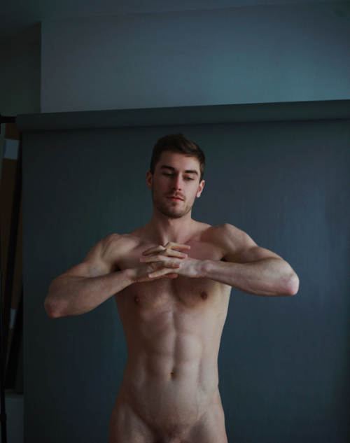 prayraf:  https://onlyfans.com/thomas_pv