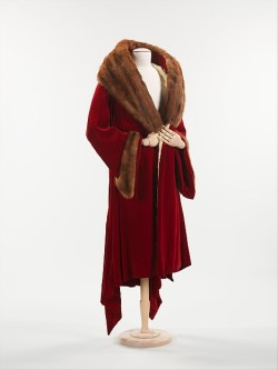 omgthatdress:  Evening Coat1930-1931The Metropolitan Museum of