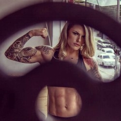 fitgymbabe:  Instagram: julithunder.fitlife Great Pic! - Check