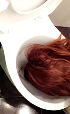 thirstypisswhore:I love to put my redhead in the toilet! My favourite