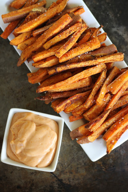 do-not-touch-my-food:  Baked Sweet Potato Fries with Fry Sauce