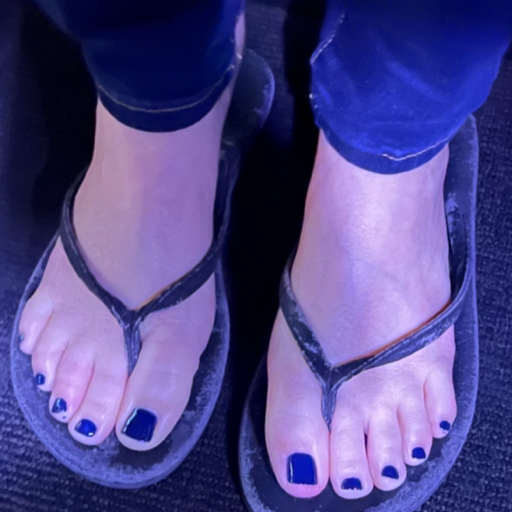 footgirlnextdoor1:Tippy toes Feel free to reblog 